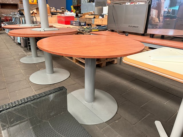 7x tafel (5x rond ø1 m, 2x vierkant 60x70 cm) - afbeelding 2 van  6