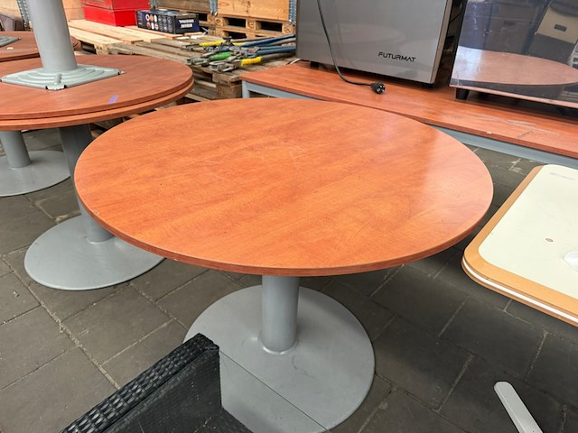 7x tafel (5x rond ø1 m, 2x vierkant 60x70 cm) - afbeelding 3 van  6
