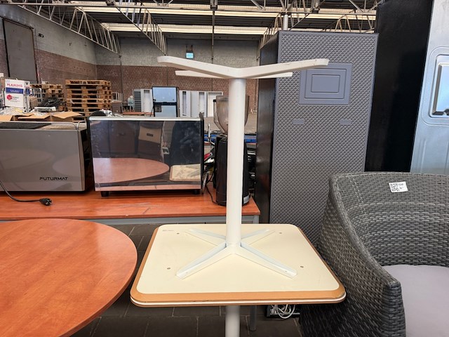 7x tafel (5x rond ø1 m, 2x vierkant 60x70 cm) - afbeelding 6 van  6