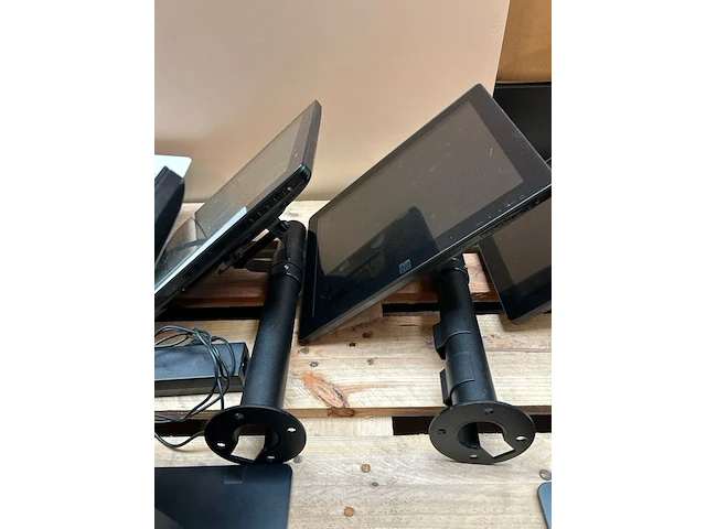 7x touchscreen-monitoren en pos-kassasystemen, w.o. ēlo - afbeelding 8 van  8