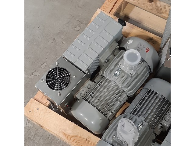 7x vacuümpomp , agilent technologies , ms40+ - afbeelding 3 van  15