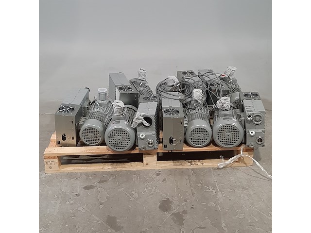 7x vacuümpomp , agilent technologies , ms40+ - afbeelding 1 van  15