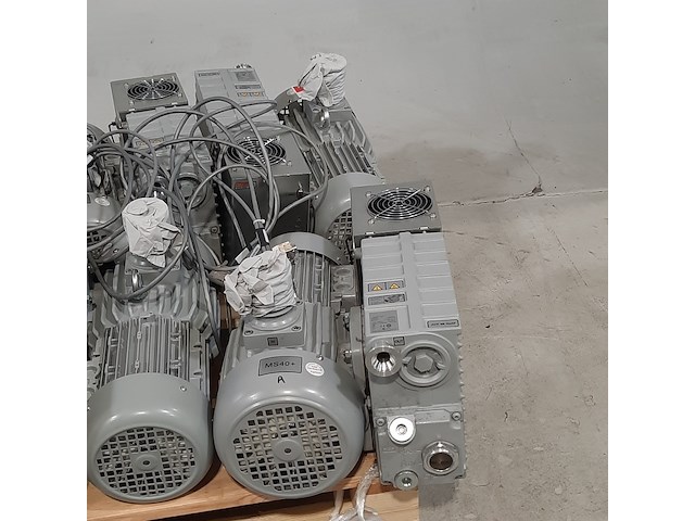 7x vacuümpomp , agilent technologies , ms40+ - afbeelding 12 van  15