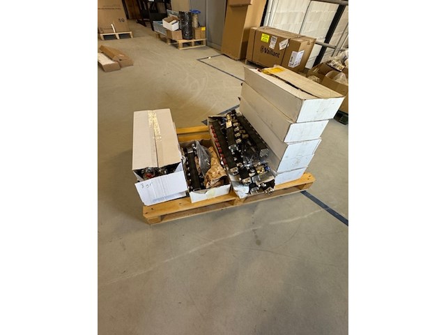 7x verdeler en diverse onderdelen - afbeelding 1 van  6