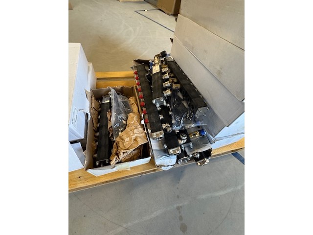 7x verdeler en diverse onderdelen - afbeelding 3 van  6