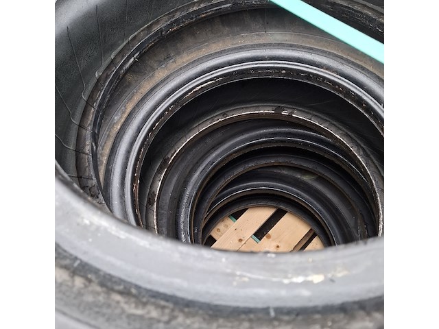 7x vrachtwagenband en 1x terreinband, michelin/cooper, o.a. xzl - afbeelding 2 van  11