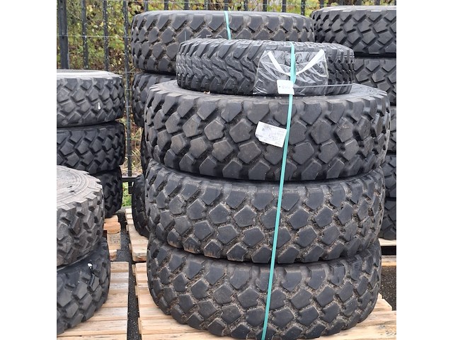 7x vrachtwagenband en 1x terreinband, michelin/cooper, o.a. xzl - afbeelding 1 van  11