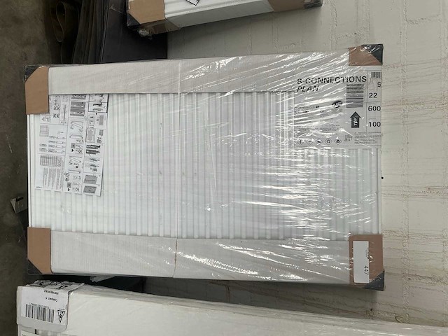 8-connections plan radiator 100x60cm t22 - afbeelding 1 van  1