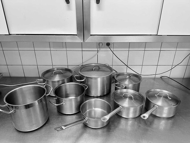 8-delige set pannen - afbeelding 1 van  3