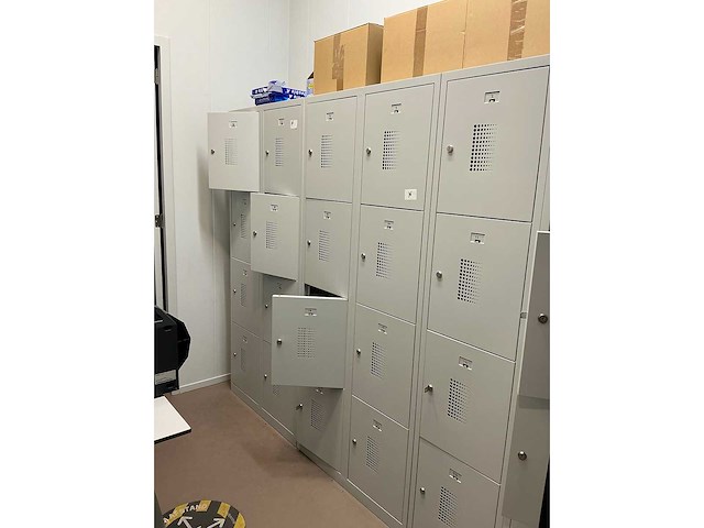 8-deurs lockerkast (4x) - afbeelding 2 van  5