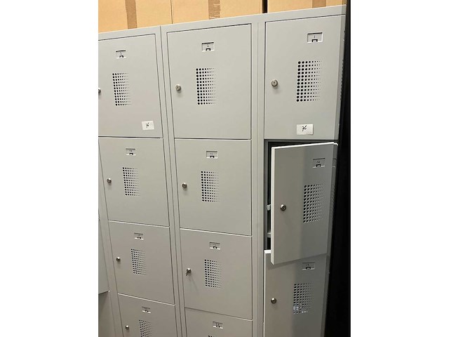 8-deurs lockerkast (4x) - afbeelding 3 van  5