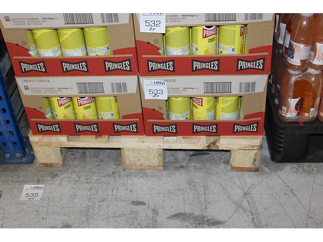 8 dozen pringles cheesy cheese. 152 bussen. - afbeelding 1 van  2