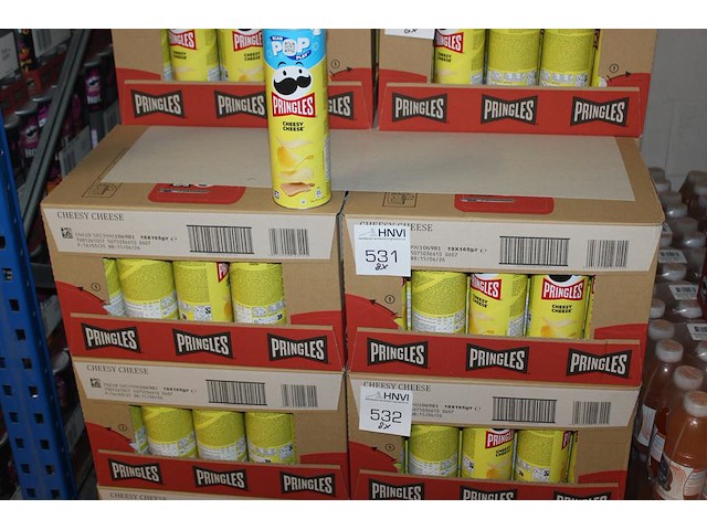8 dozen pringles cheesy cheese. 152 bussen - afbeelding 1 van  2