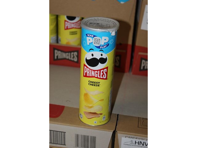 8 dozen pringles cheesy cheese. 152 bussen - afbeelding 2 van  2