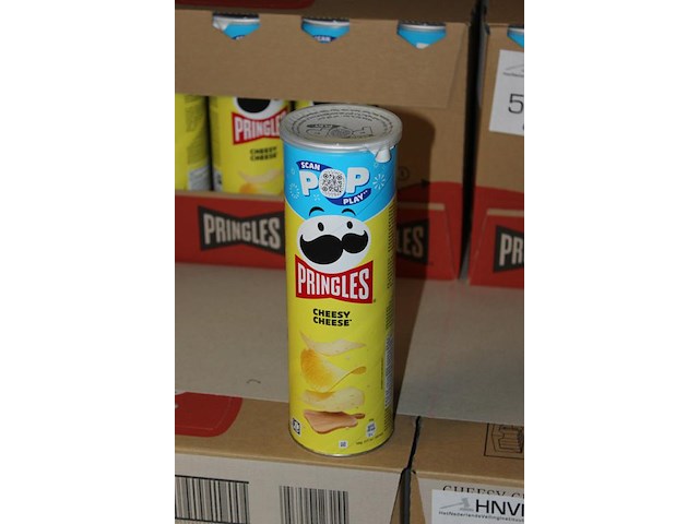 8 dozen pringles cheesy cheese. 152 bussen - afbeelding 2 van  2