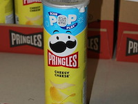 8 dozen pringles cheesy cheese. 152 bussen - afbeelding 2 van  2