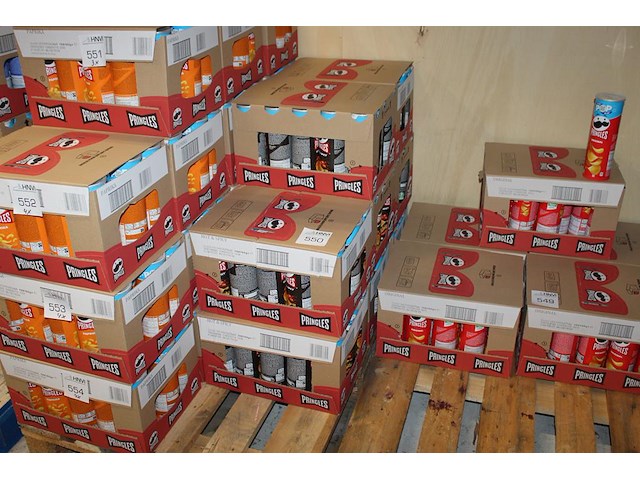 8 dozen pringles hot & spicy. 152 bussen. - afbeelding 1 van  3
