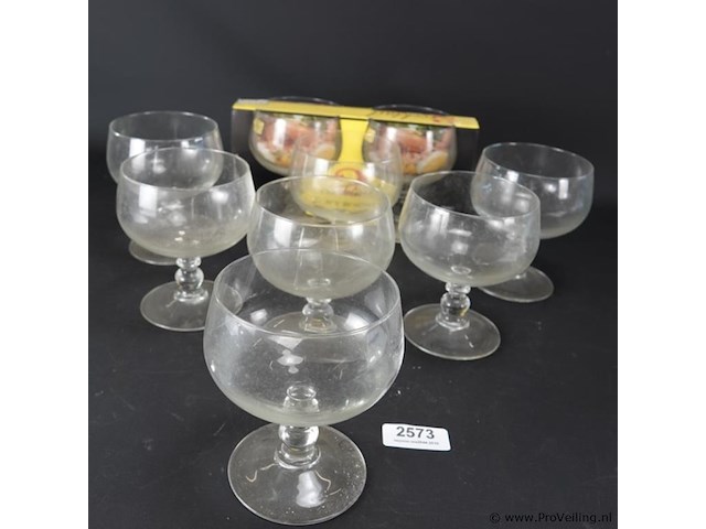 8 glazen coupes - afbeelding 1 van  5