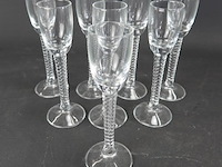 8 holmegaard twist glazen, ontworpen door jacob e. bang in 1955 voor kastrup glasværk. - afbeelding 1 van  5