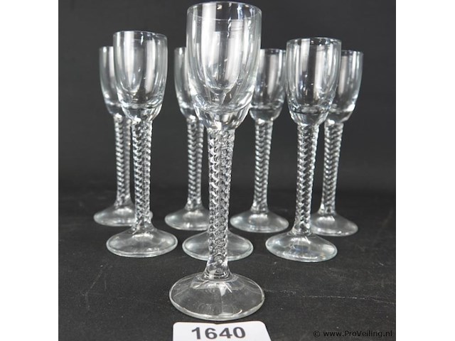 8 holmegaard twist glazen, ontworpen door jacob e. bang in 1955 voor kastrup glasværk. - afbeelding 2 van  5