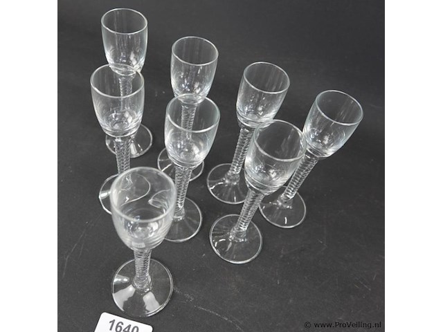 8 holmegaard twist glazen, ontworpen door jacob e. bang in 1955 voor kastrup glasværk. - afbeelding 3 van  5