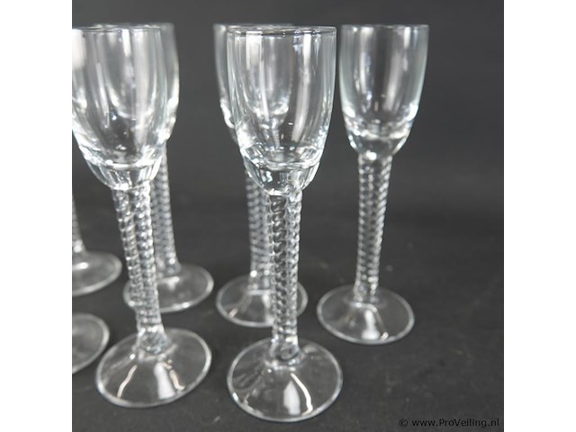 8 holmegaard twist glazen, ontworpen door jacob e. bang in 1955 voor kastrup glasværk. - afbeelding 4 van  5