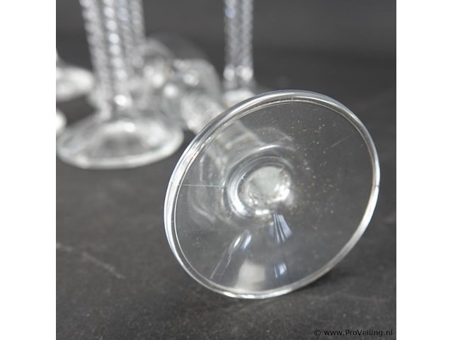 8 holmegaard twist glazen, ontworpen door jacob e. bang in 1955 voor kastrup glasværk. - afbeelding 5 van  5