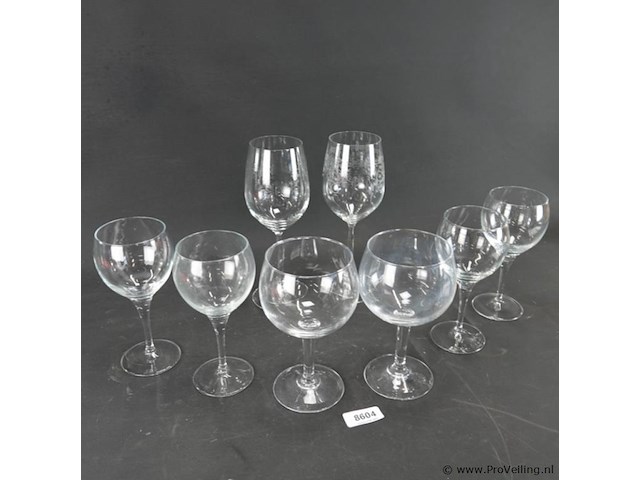 8 kristallen wijnglazen - afbeelding 2 van  5