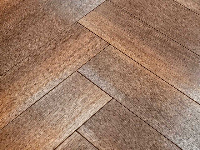 8 m2 laminaat visgraat - 504 x 84 x 8 mm - afbeelding 1 van  3