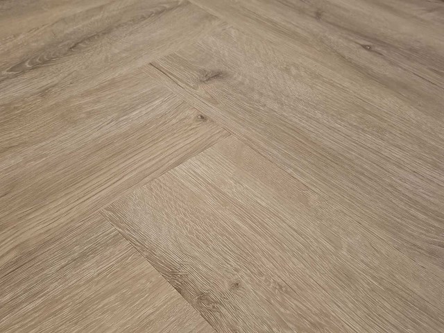 8 m2 pvc spc click visgraat - 750 x 150 x 6,5 mm - afbeelding 1 van  3