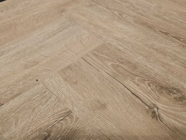 8 m2 pvc visgraat click - 600 x 150 x 5 mm - afbeelding 1 van  3