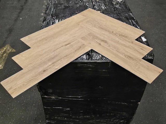 8 m2 pvc visgraat click - 600 x 150 x 5 mm - afbeelding 3 van  3