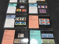 8 officiële ptt post postzegelmapjes uit diverse jaren met postfrisse postzegels