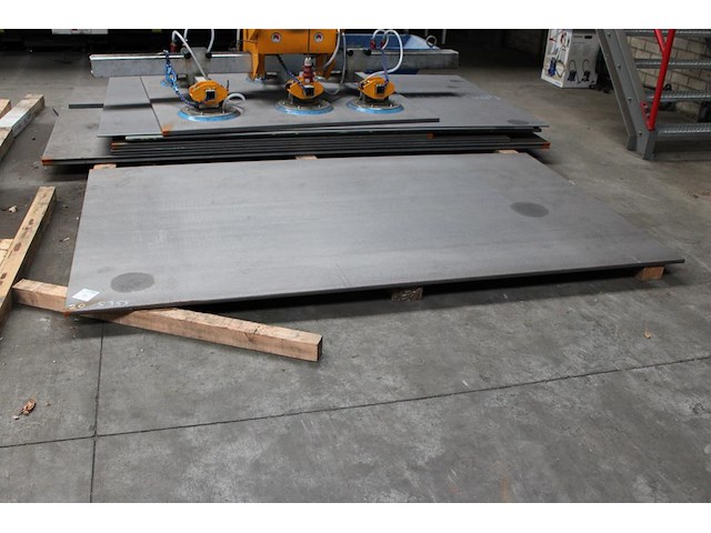 8 staalplaten in diverse maten en diktes w.o. 1560 x 3080 x 40 mm. - afbeelding 1 van  3