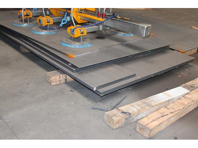 8 staalplaten in diverse maten en diktes w.o. 1560 x 3080 x 40 mm. - afbeelding 2 van  3