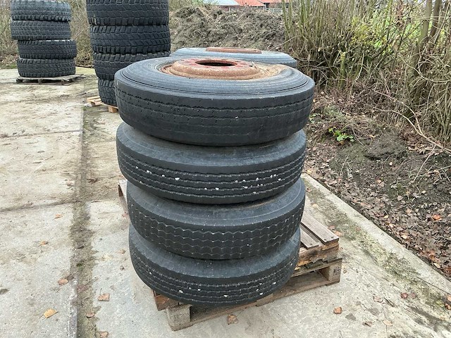 8 stuks 8.25/r15 op stalen velg - afbeelding 4 van  9