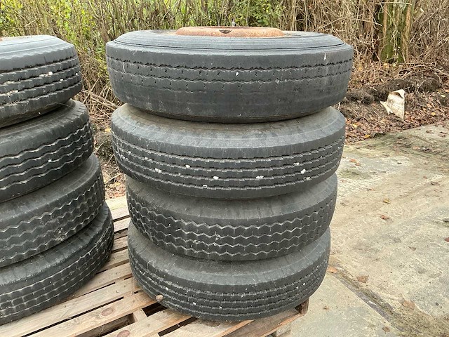 8 stuks 8.25/r15 op stalen velg - afbeelding 8 van  9