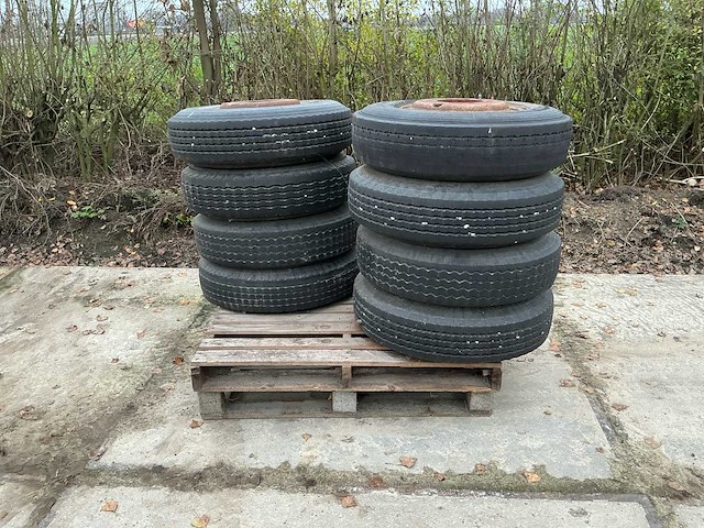 8 stuks 8.25/r15 op stalen velg - afbeelding 9 van  9
