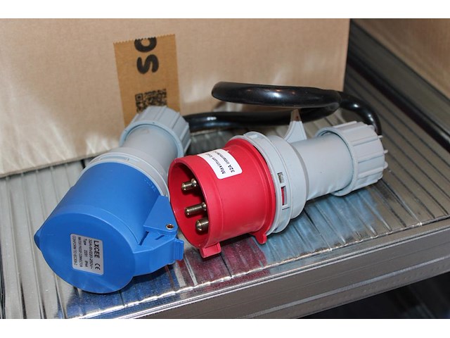 8 verloopkabels cee32 rood naar cee32 blauw. - afbeelding 1 van  2