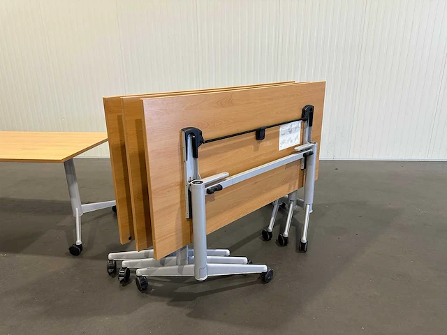 8 verrijdbare inklapbare bureau tafels - afbeelding 3 van  4