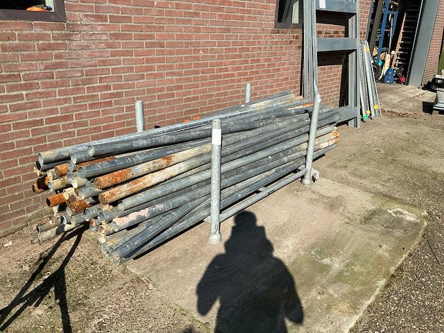 80 ijzeren buizen in barrel - afbeelding 1 van  3