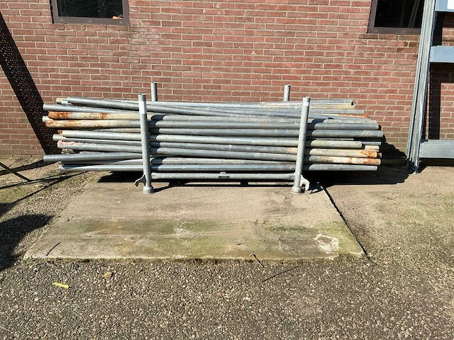 80 ijzeren buizen in barrel - afbeelding 2 van  3