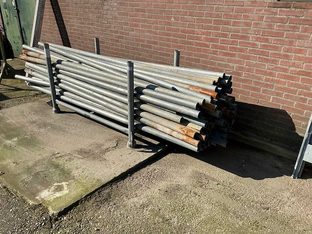 80 ijzeren buizen in barrel - afbeelding 3 van  3