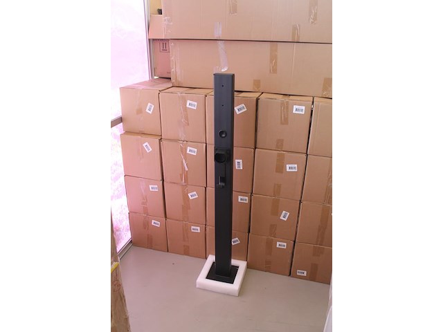 80 laadpalen met hoogte 130 cm, kabelhaak en houder voor stekker. - afbeelding 2 van  6