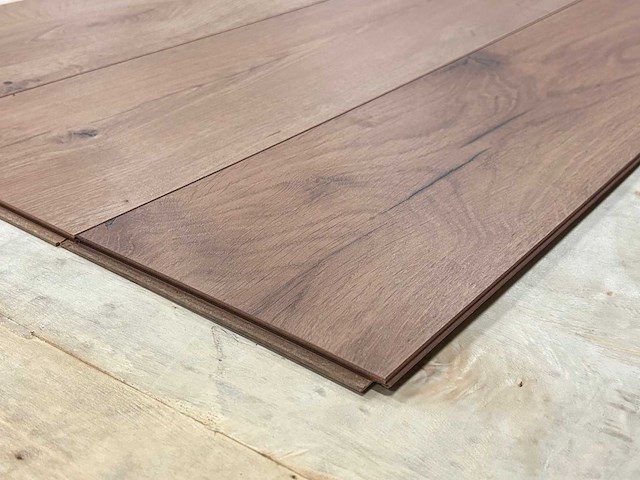80 m2 laminaat plank - 1383 x 193 x 7 mm - afbeelding 1 van  1