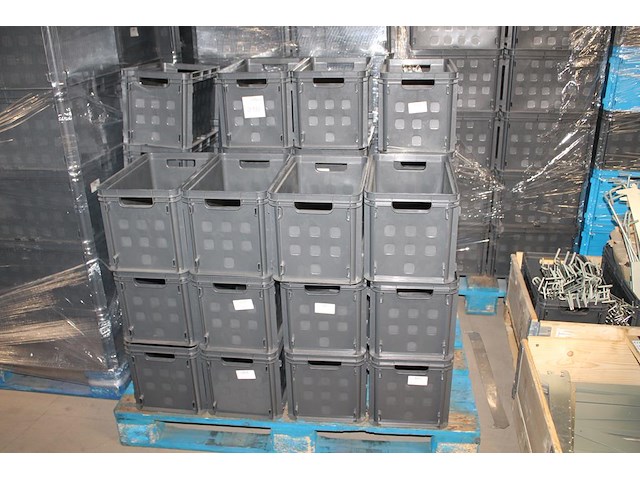 80 stuks kunststof stapelkratten sunware met afmeting 30 x 40 x 37 cm. - afbeelding 1 van  2
