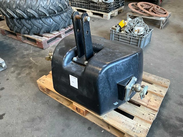 800 kg frontgewicht - afbeelding 1 van  4