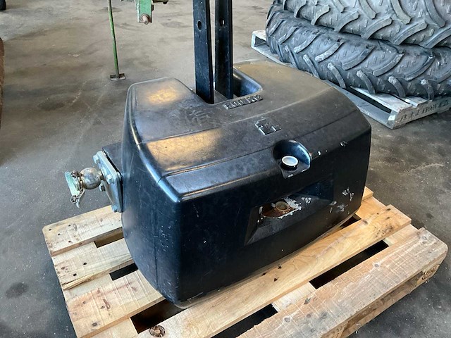 800 kg frontgewicht - afbeelding 4 van  4