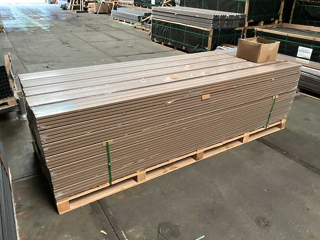 80x composiet gevelbekleding triple rhombus eiken incl. montagebeugels 290cm lang - afbeelding 4 van  4