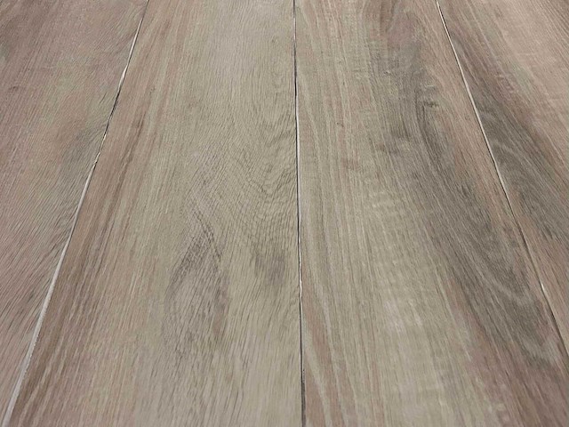 81 m2 pvc zelfklevend stroken - 1219 x 184 x 2,5 mm - afbeelding 1 van  2